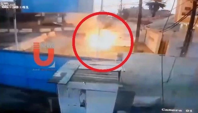 Τζιχαντιστής βομβιστής αυτοκτονίας ενεργοποιεί τη βόμβα αλλά…τρέχει να «σώσει» τη ζωή του από σφαίρες (βίντεο)